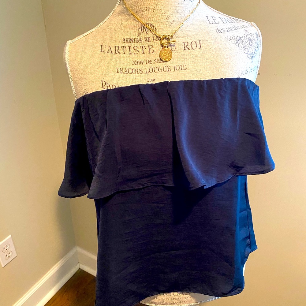 Gorgeous navy ruffle top tank